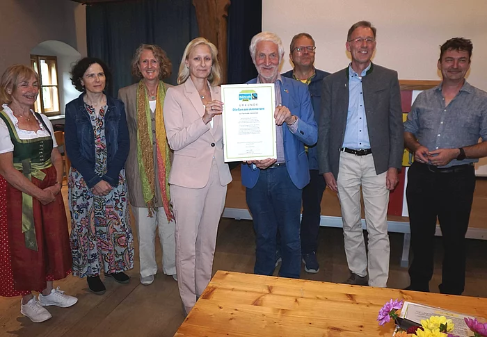 Auf dem Bild v. l. n. r.: Katharina Waibl, Renate Heggmaier, Susanne Jung-Kramer, Bürgermeisterin Sandra Perzul, Manfred Holz, Volker Bippus und Dr. Holger Kramer, Peter Kaun jun.