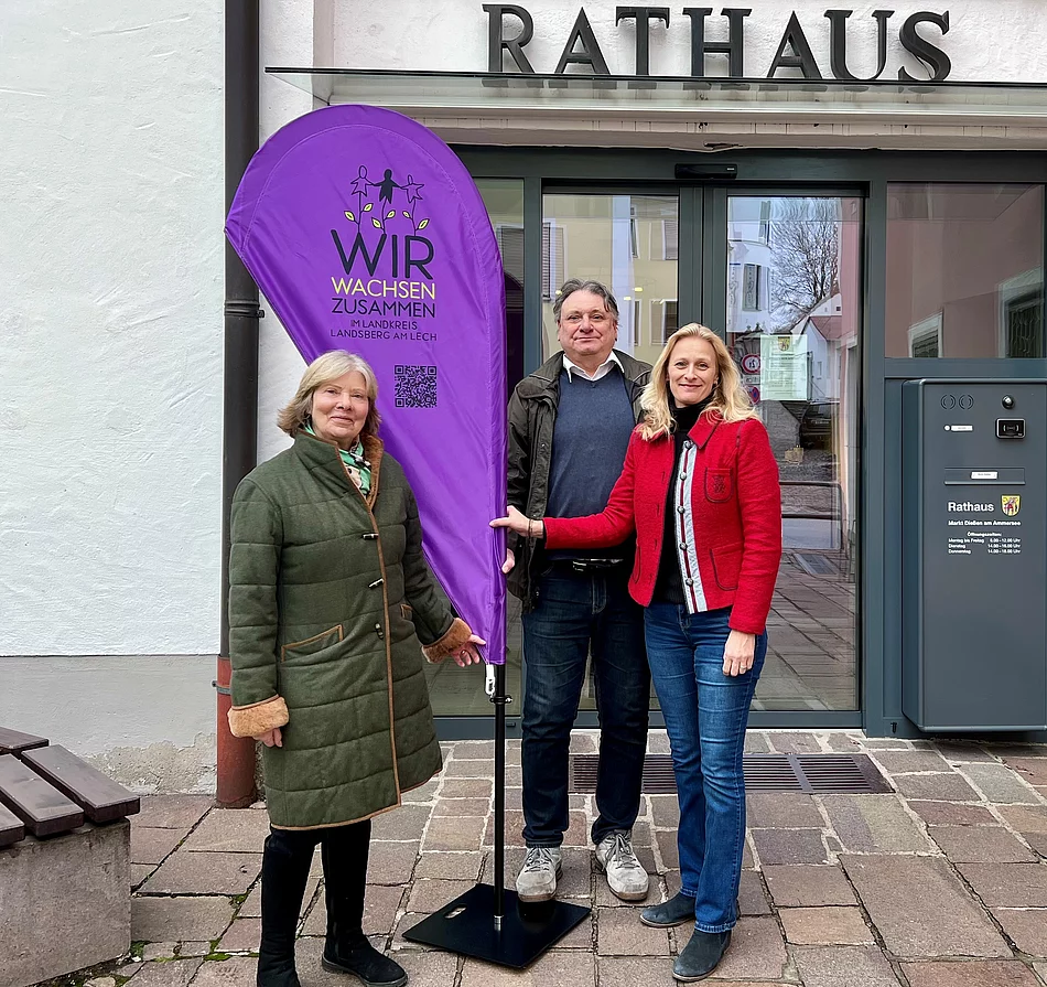 Bürgermeisterin Perzul mit der Seniorenbeauftragten Antoinette Bagusat und dem Beauftragten für Menschen mit Behinderung Michael Sibert